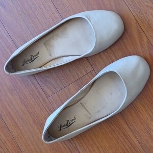 Lucky Brand tan beige flats neutral 8.5